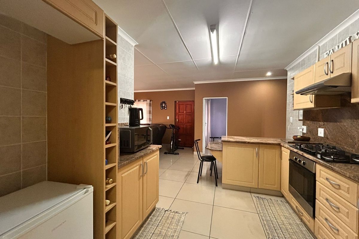 Perfect Family Home in Birdswood - Photo 5