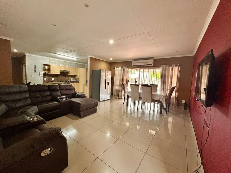 Perfect Family Home in Birdswood - Photo 3