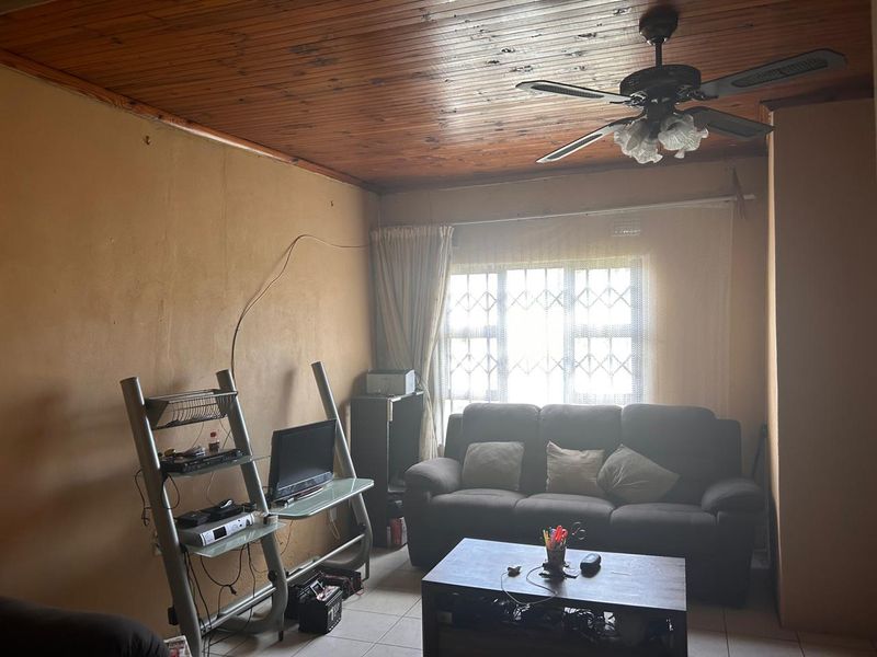3 Bedroom Starter Home with Investment Potential - Photo 2