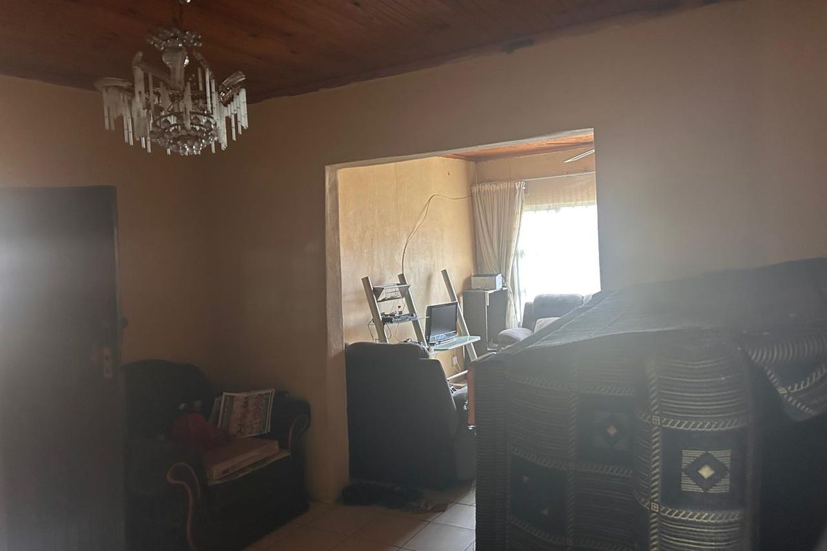 3 Bedroom Starter Home with Investment Potential - Photo 3