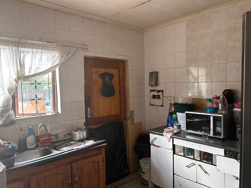 3 Bedroom Starter Home with Investment Potential - Photo 4