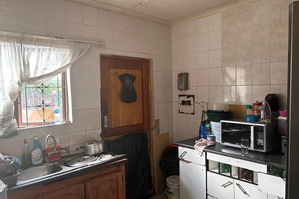 3 Bedroom Starter Home with Investment Potential - Photo 4