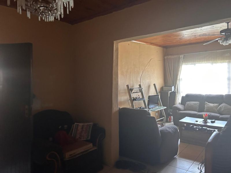 3 Bedroom Starter Home with Investment Potential - Photo 8