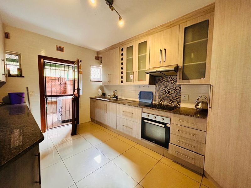 3 Bedroom Home in a Secure Complex - Photo 3