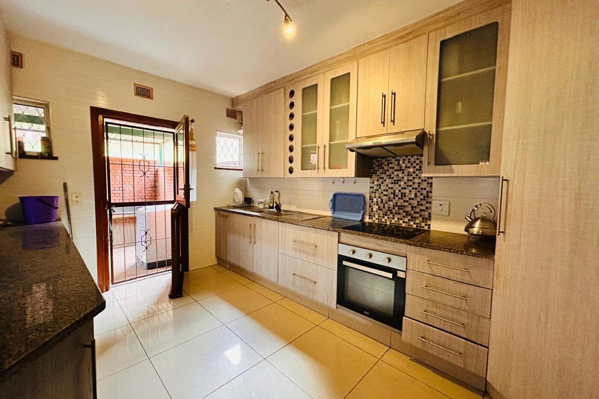 3 Bedroom Home in a Secure Complex - Photo 3