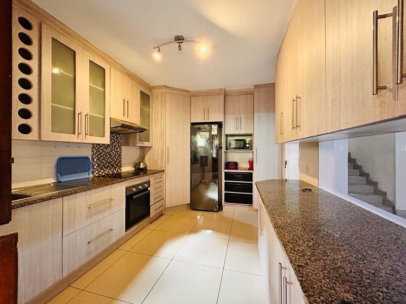 3 Bedroom Home in a Secure Complex - Photo 2