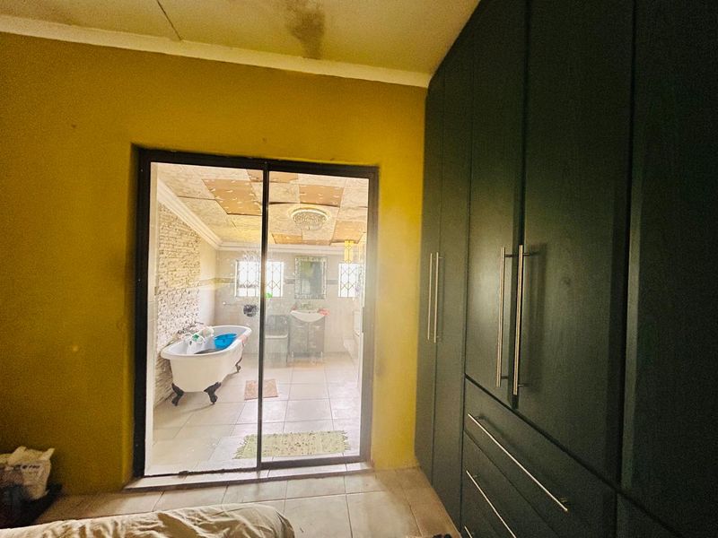 Investment Property for Sale – KwaDlangwezwa - Photo 4