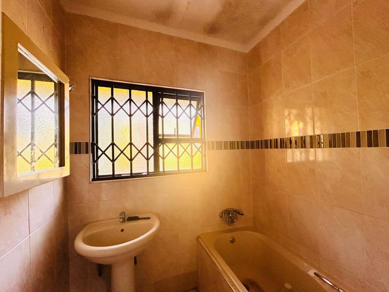 Investment Property for Sale – KwaDlangwezwa - Photo 6