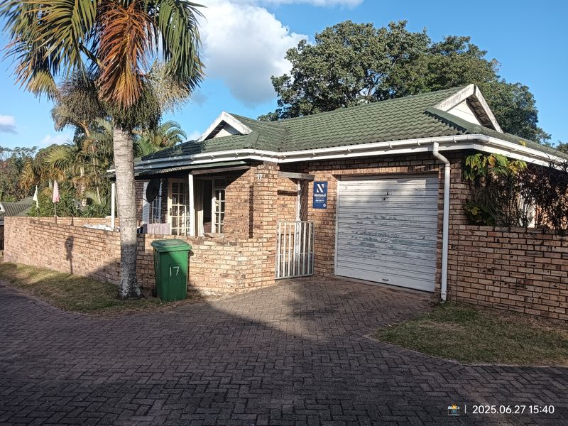 Charming 2 Bedroom Simplex - Photo 1