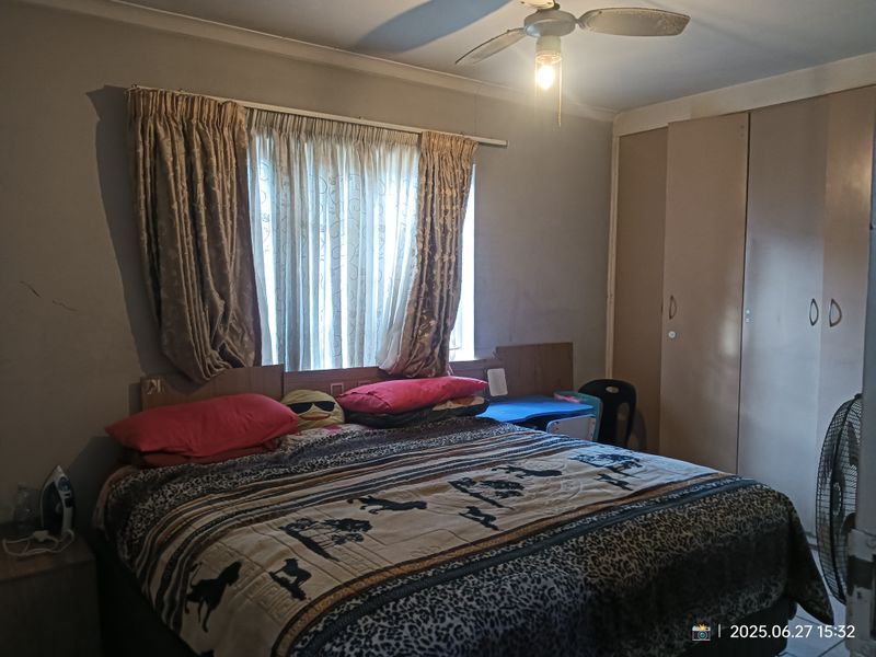 Charming 2 Bedroom Simplex - Photo 8