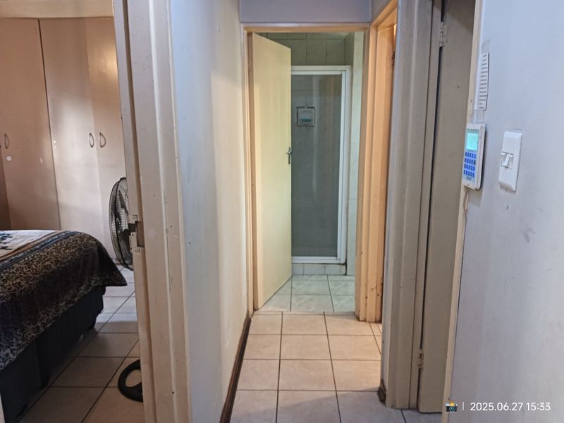 Charming 2 Bedroom Simplex - Photo 7