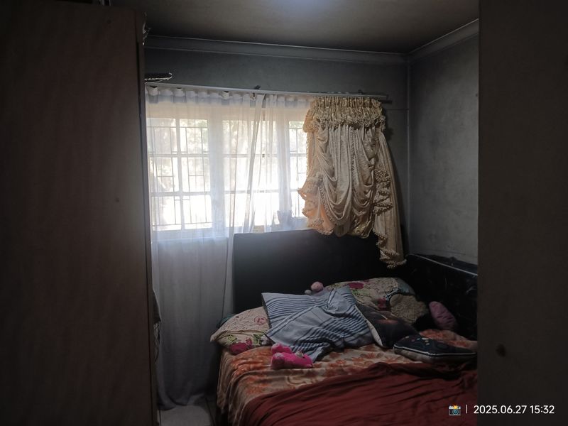 Charming 2 Bedroom Simplex - Photo 10