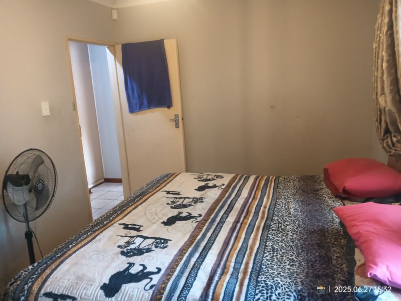 Charming 2 Bedroom Simplex - Photo 9