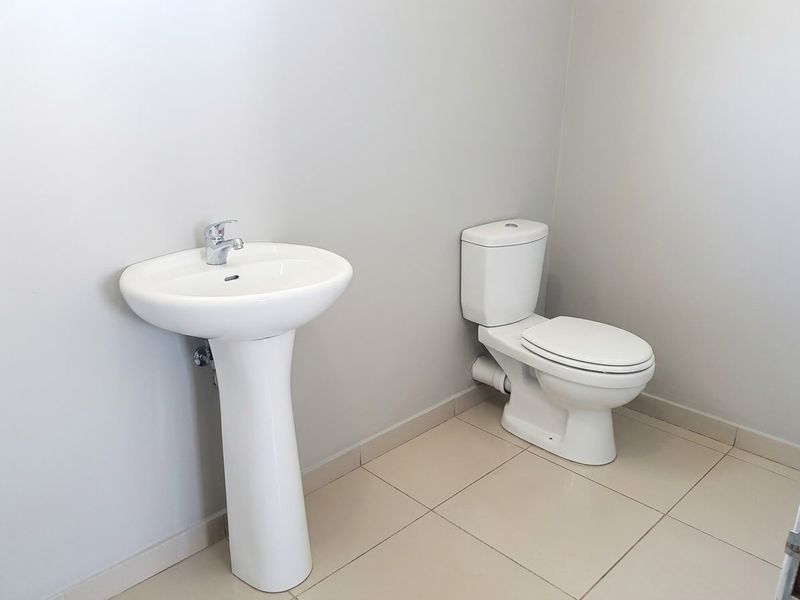 Spacious 3-Bedroom Family Home for Sale in KwaDlangezwa, Ongoye - Photo 2