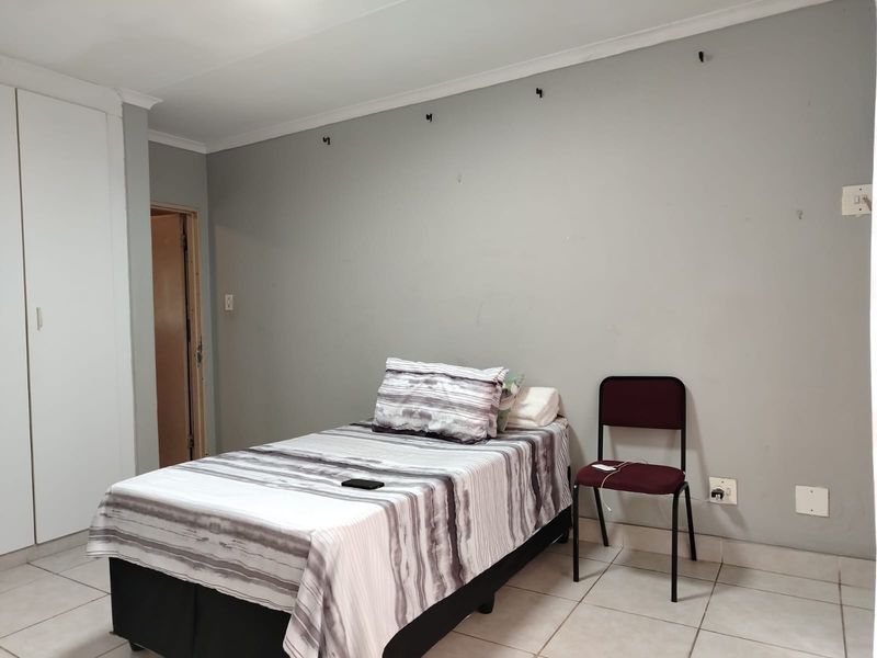 Charming 3 Bedroom Duplex in the Heart of Arboretum - Photo 9