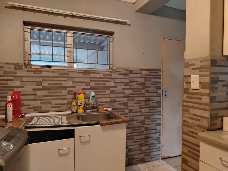 Charming 3 Bedroom Duplex in the Heart of Arboretum - Photo 7