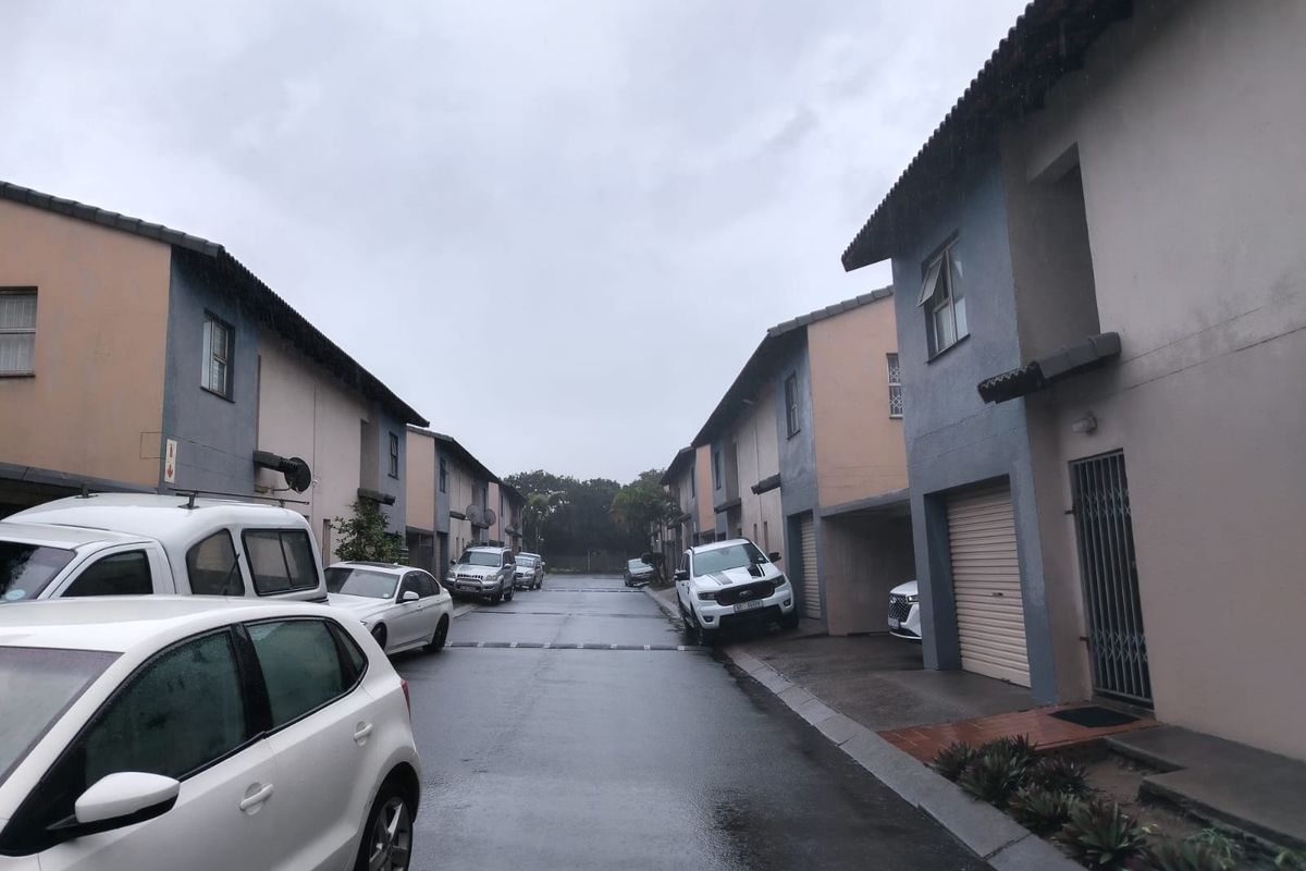 Charming 3 Bedroom Duplex in the Heart of Arboretum - Photo 2