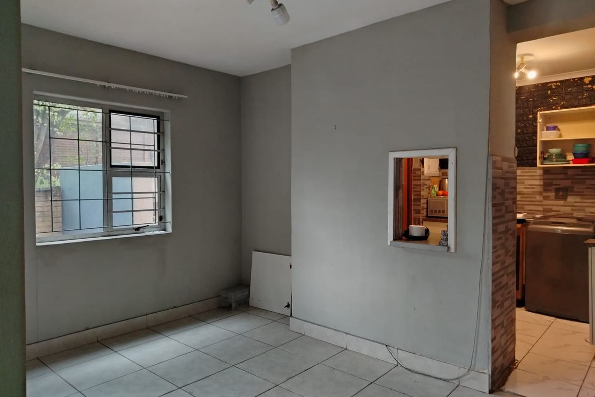 Charming 3 Bedroom Duplex in the Heart of Arboretum - Photo 5