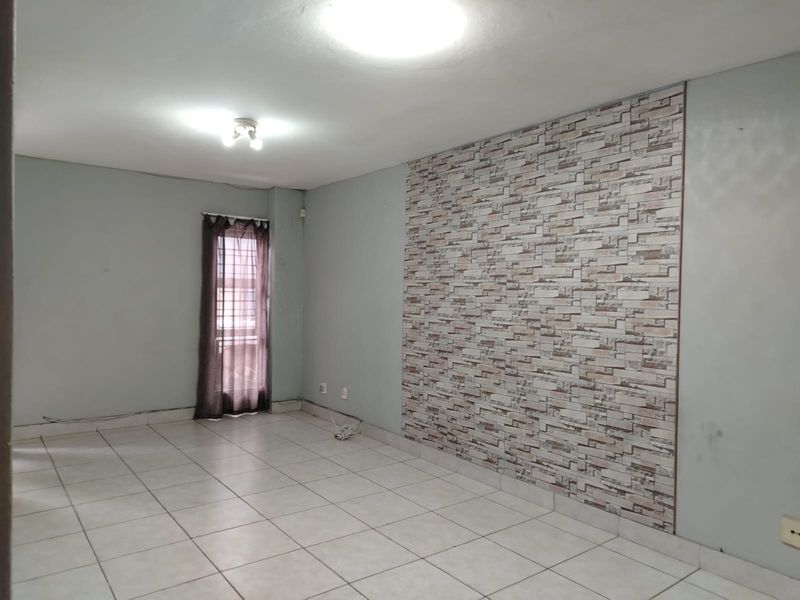 Charming 3 Bedroom Duplex in the Heart of Arboretum - Photo 4