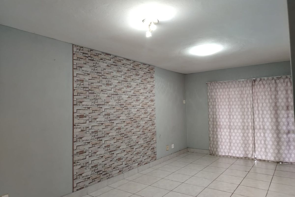 Charming 3 Bedroom Duplex in the Heart of Arboretum - Photo 3