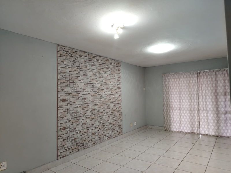 Charming 3 Bedroom Duplex in the Heart of Arboretum - Photo 3