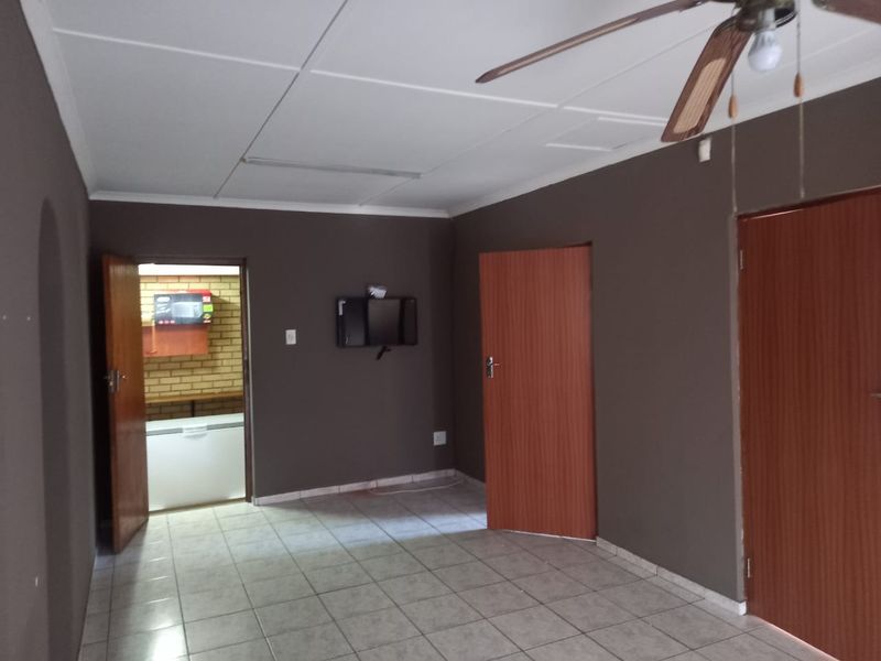 Spacious Family Home with Additional Flatlet and Expansion Potential - Photo 10