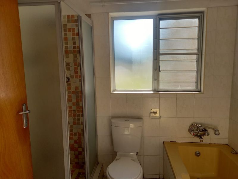 Spacious Family Home with Additional Flatlet and Expansion Potential - Photo 8