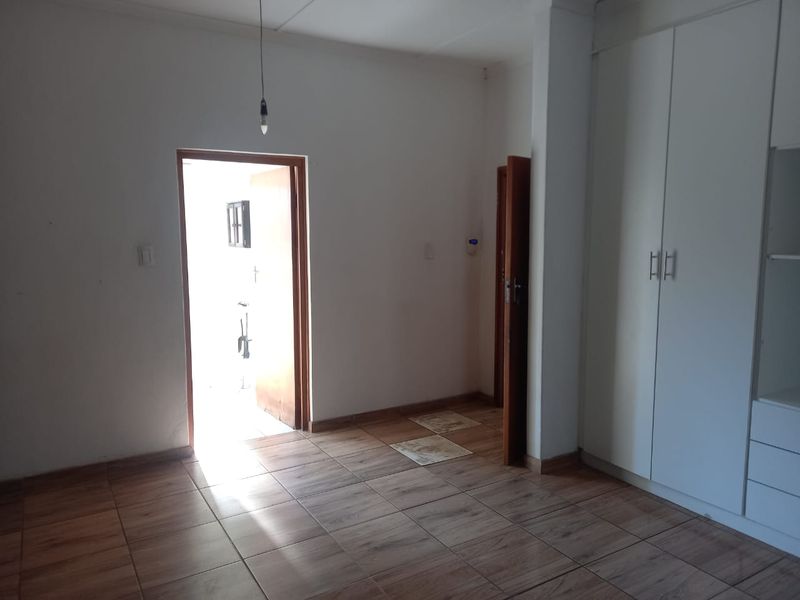 Spacious Family Home with Additional Flatlet and Expansion Potential - Photo 6