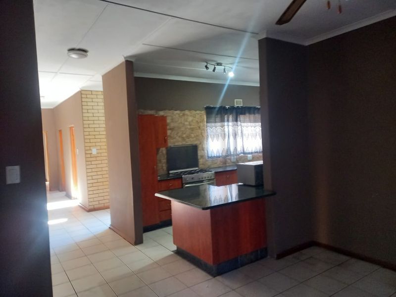 Spacious Family Home with Additional Flatlet and Expansion Potential - Photo 4