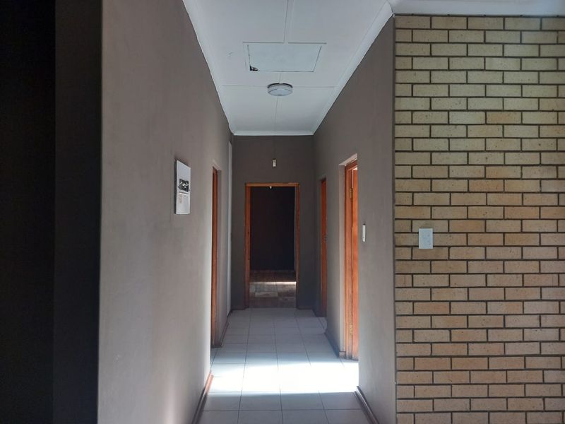 Spacious Family Home with Additional Flatlet and Expansion Potential - Photo 3