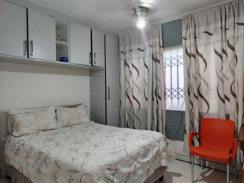 Neat Ground Floor 2 Bedroom Unit in Sought  After CBD Complex - Photo 10