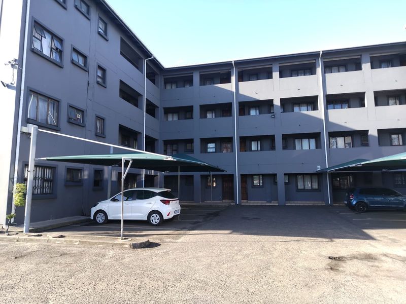 Neat Ground Floor 2 Bedroom Unit in Sought  After CBD Complex - Photo 2