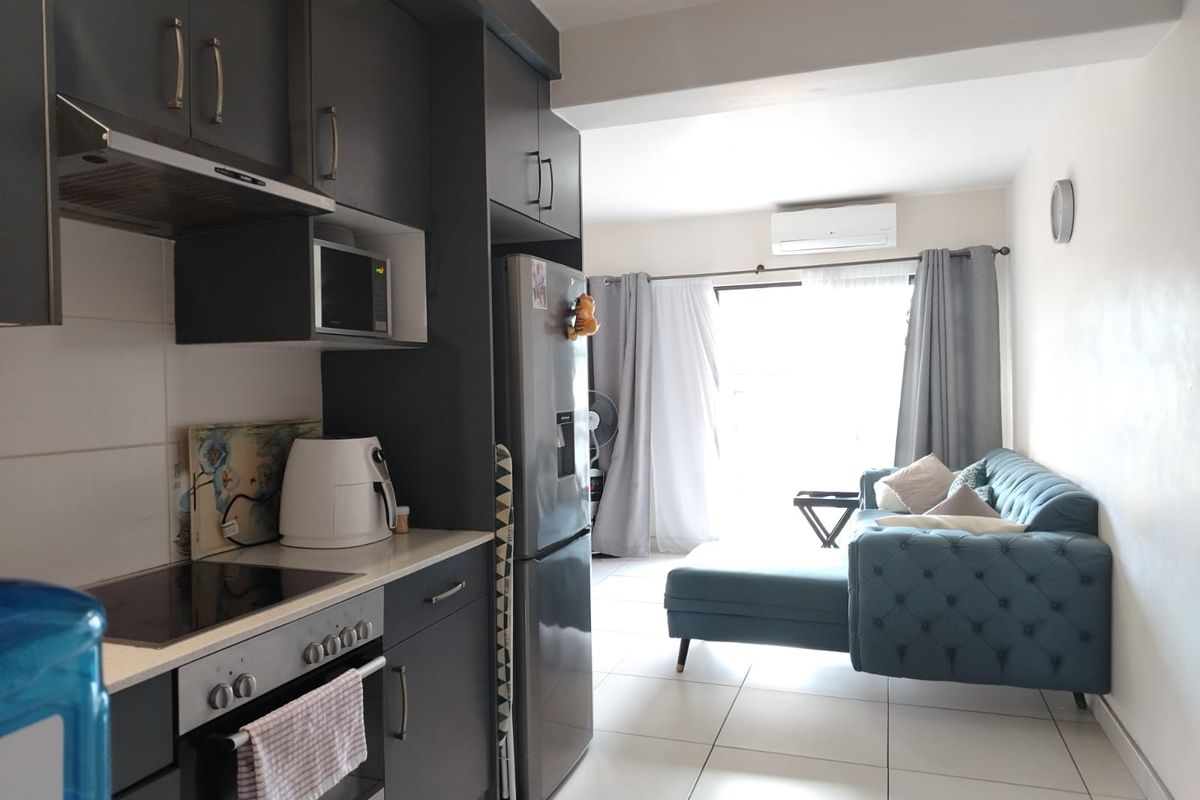 Neat Ground Floor 2 Bedroom Unit in Sought  After CBD Complex - Photo 4