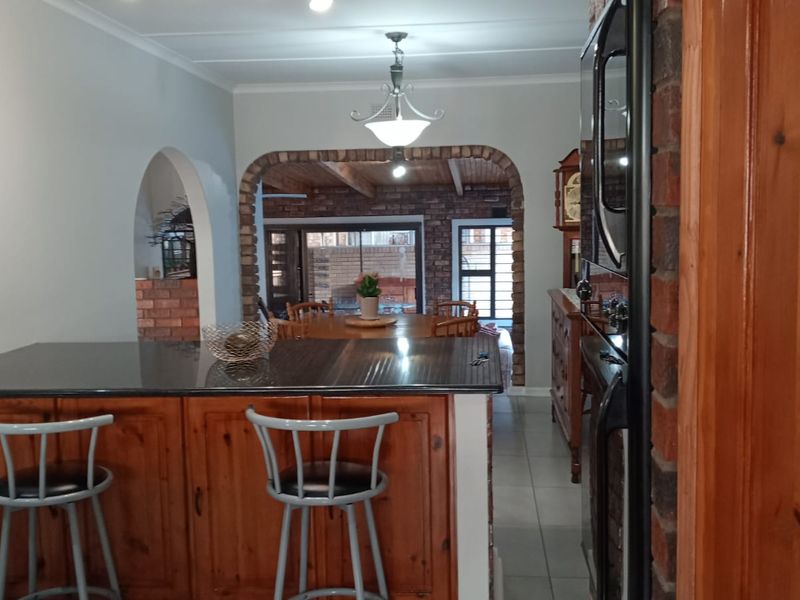 WELCOME TO THE 3BEDROOM HOUSE - Photo 4
