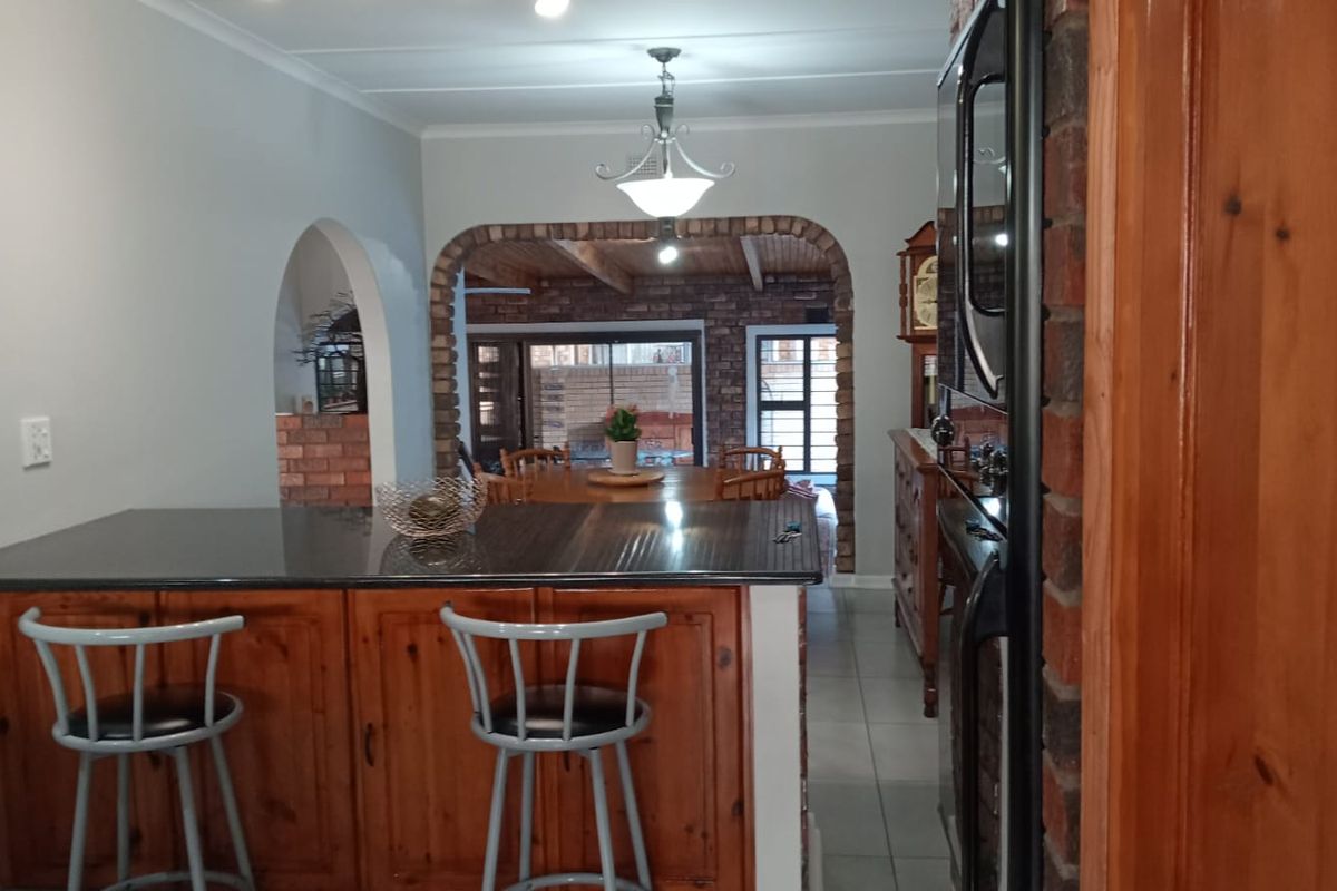 WELCOME TO THE 3BEDROOM HOUSE - Photo 4