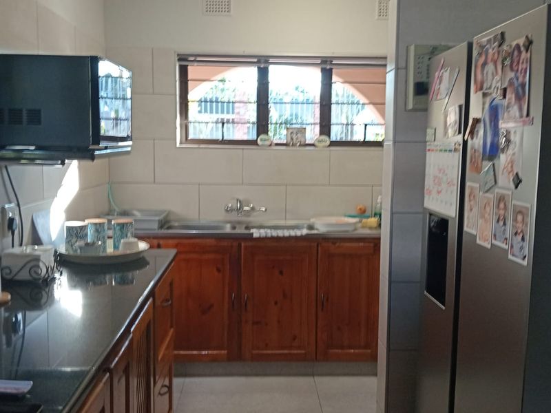 WELCOME TO THE 3BEDROOM HOUSE - Photo 2
