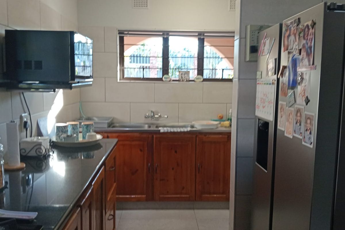 WELCOME TO THE 3BEDROOM HOUSE - Photo 2