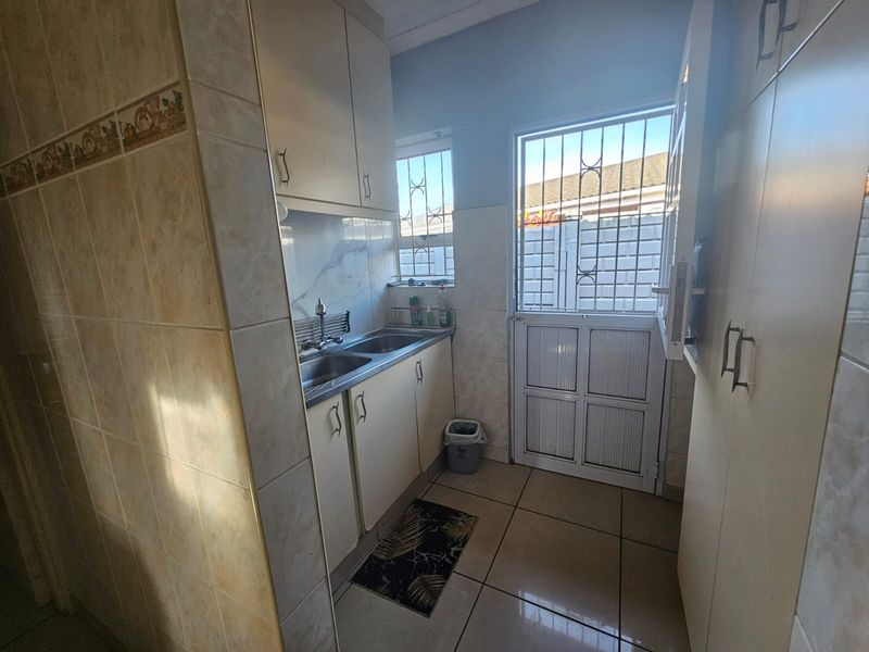Family Home With Extra Rental Income - Photo 10
