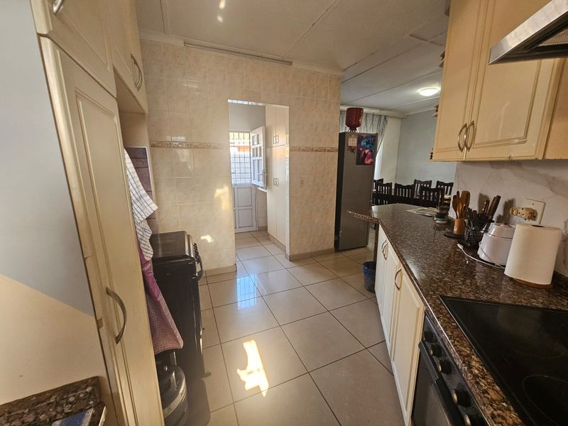 Family Home With Extra Rental Income - Photo 9