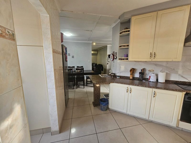 Family Home With Extra Rental Income - Photo 8