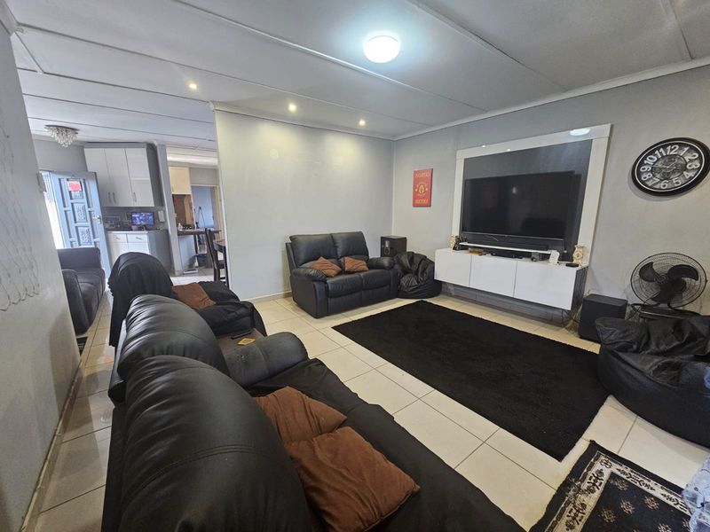 Family Home With Extra Rental Income - Photo 1