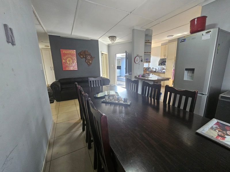 Family Home With Extra Rental Income - Photo 3