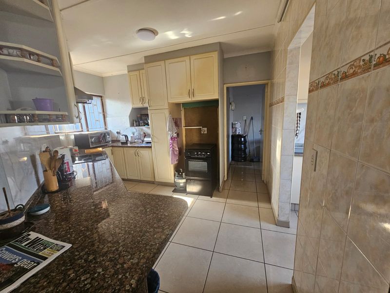 Family Home With Extra Rental Income - Photo 6