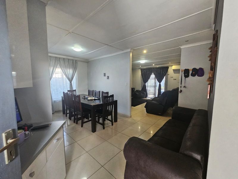 Family Home With Extra Rental Income - Photo 5