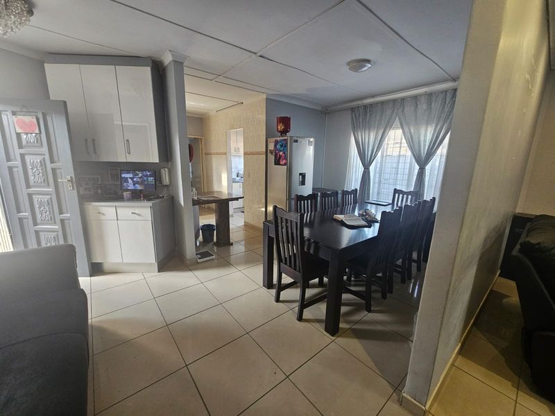 Family Home With Extra Rental Income - Photo 4