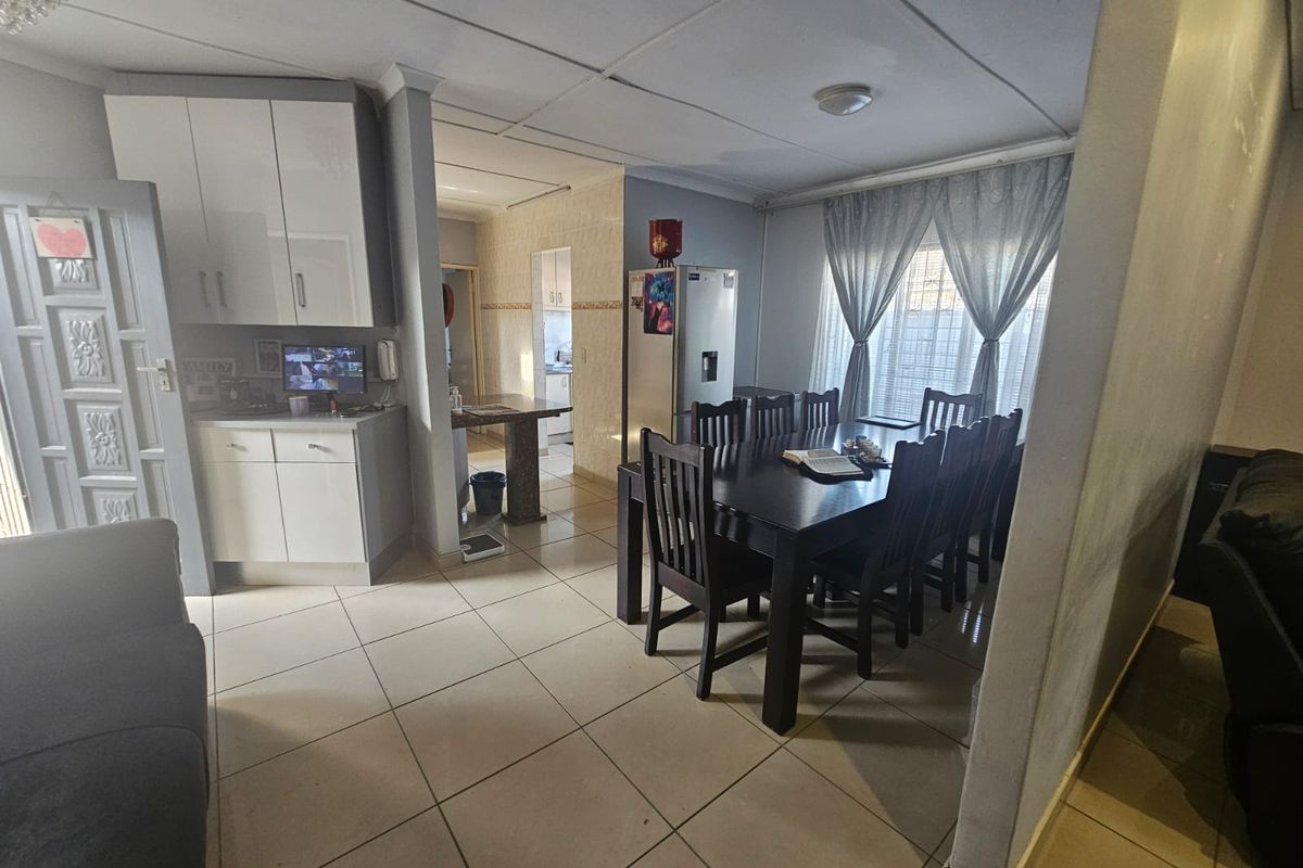 Family Home With Extra Rental Income - Photo 4
