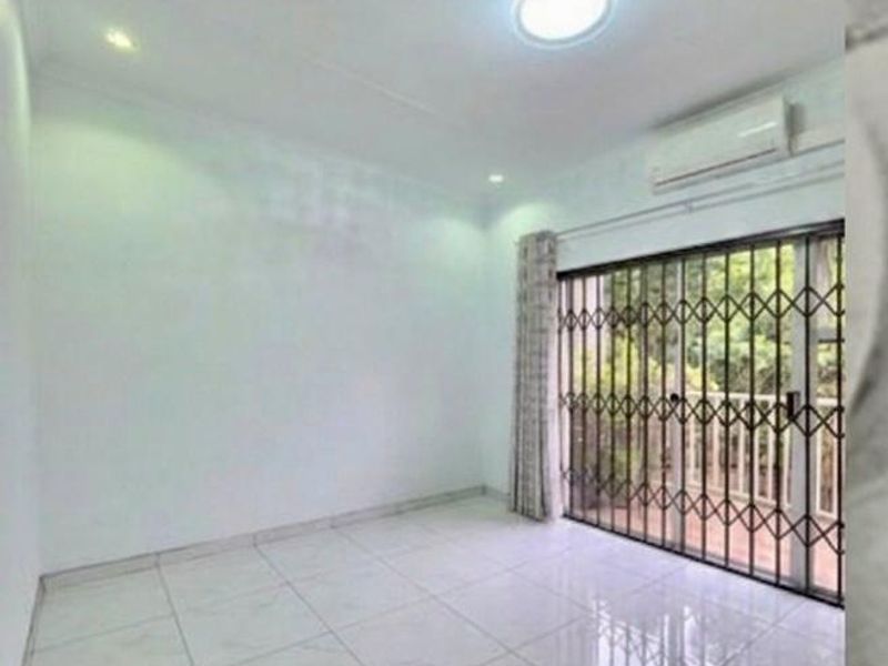 2 bedroom Duplex in Meerensee - Photo 4