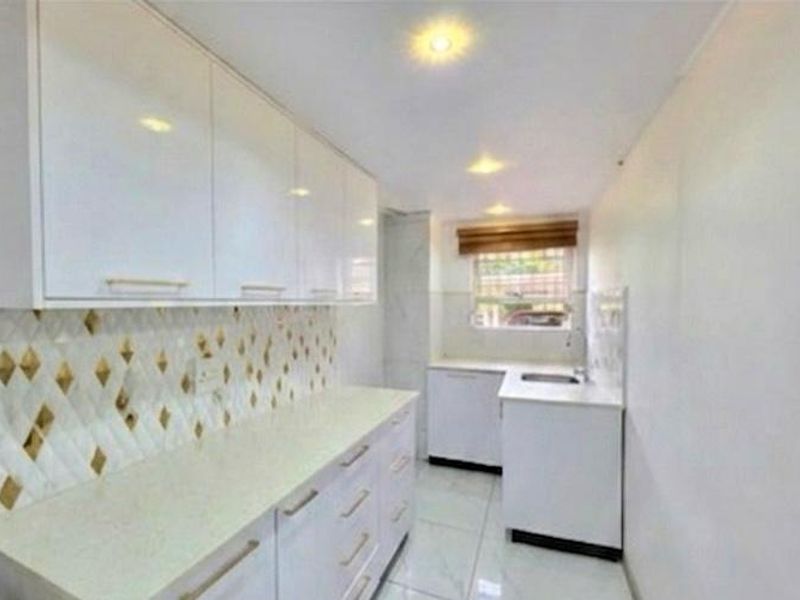 2 bedroom Duplex in Meerensee - Photo 5