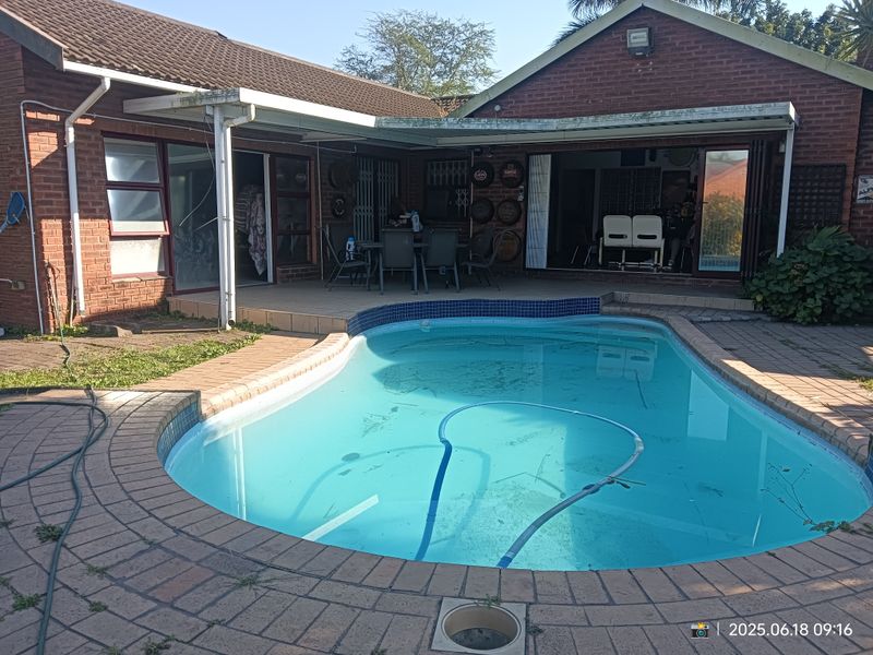 Spacious 4 Bedroom Family Home - Photo 1