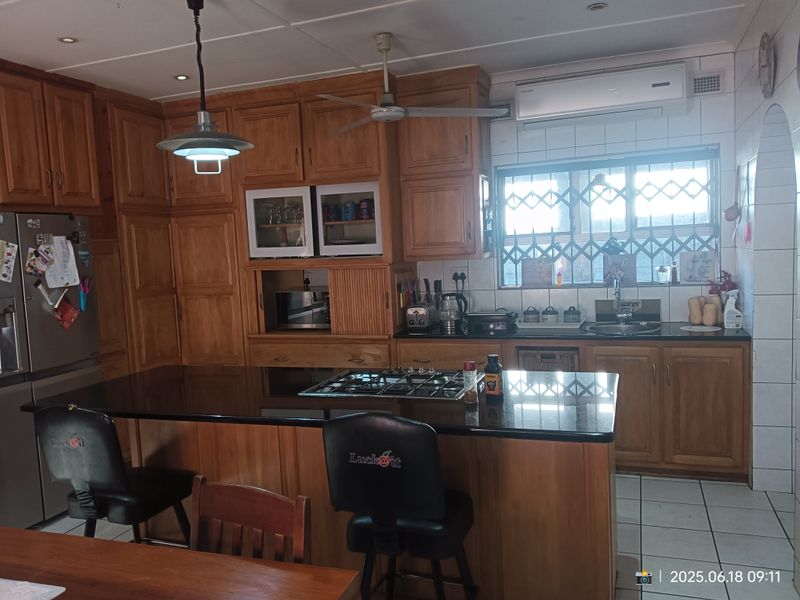 Spacious 4 Bedroom Family Home - Photo 6